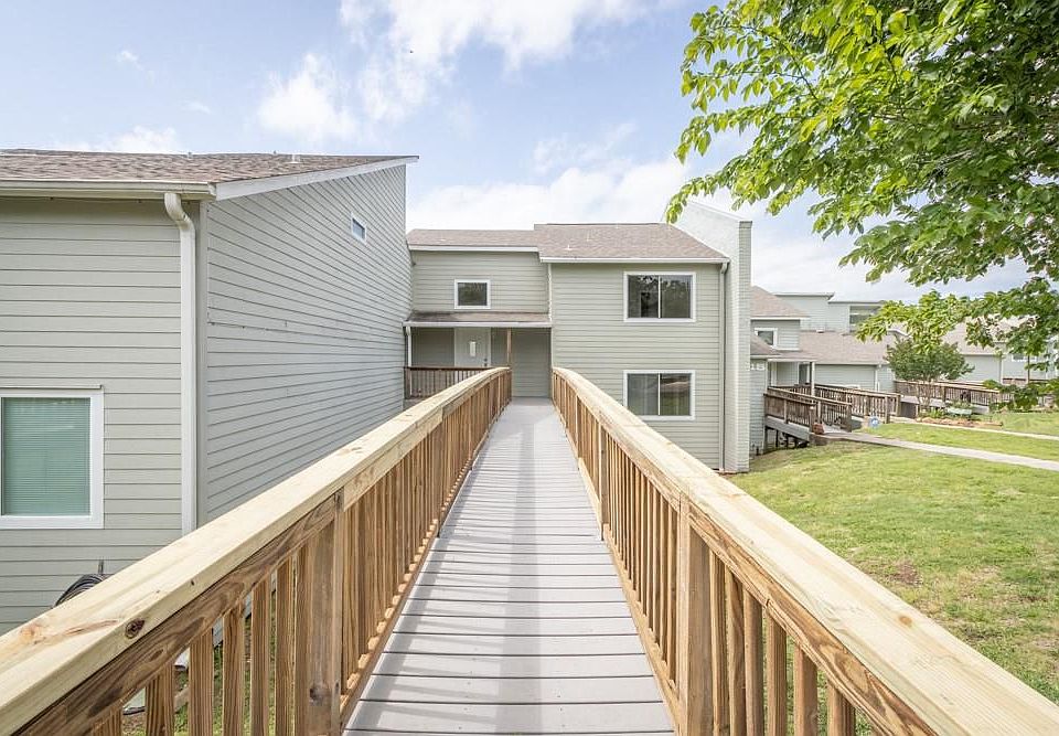 1st image of 325 Carolcrest Ln Unit 16