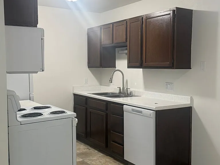Elkhorn Village Apartments | 1 & 2 Bedroom Apartments in Elkhorn, WI Heat Included — Photo 5