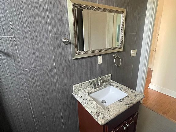 3rd image of 1502 S Carrollton Ave APT 4
