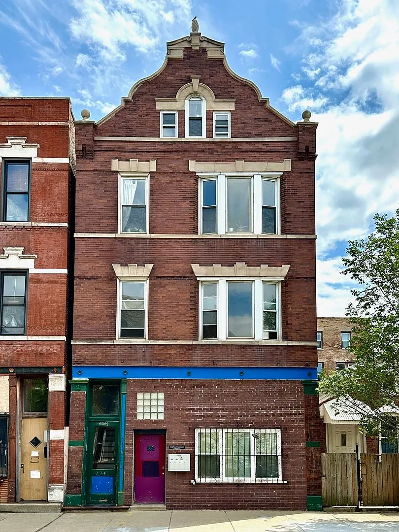 Pilsen 21st St — Photo 2
