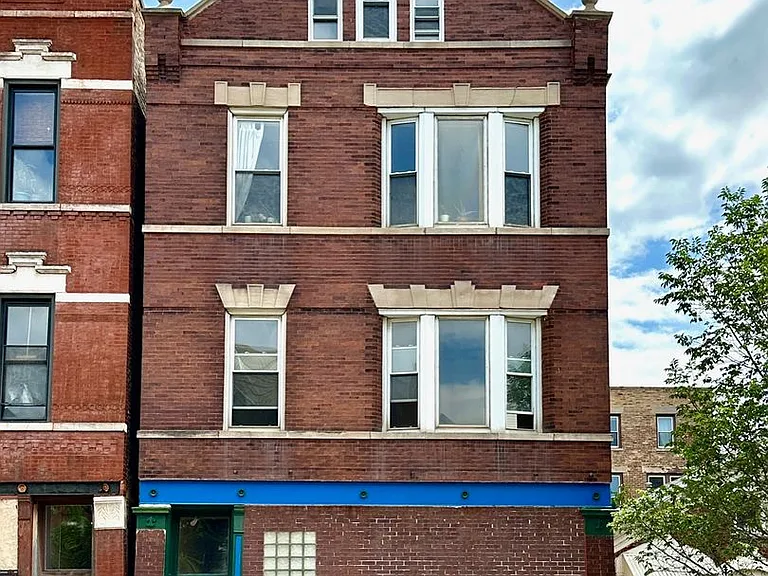 Pilsen 21st St — Photo 2