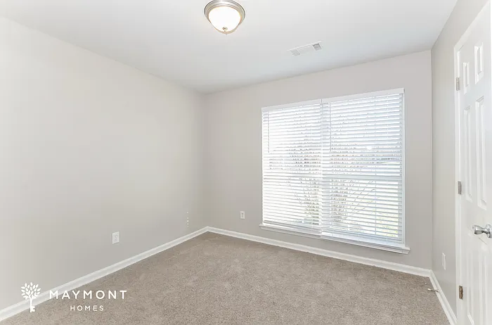 465 Oakland Hills Dr — Photo 13