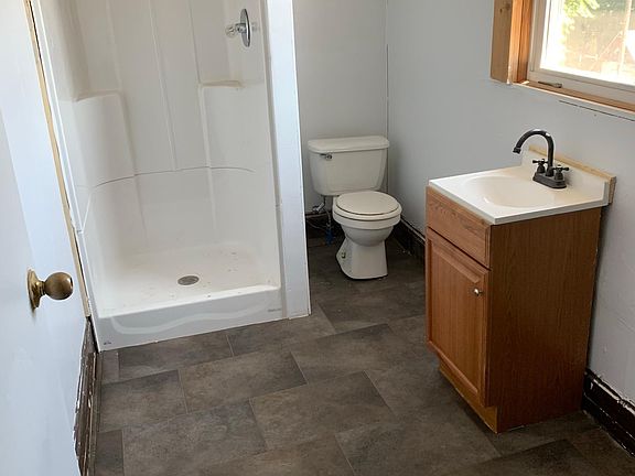 5th image of 329 Maple Ave