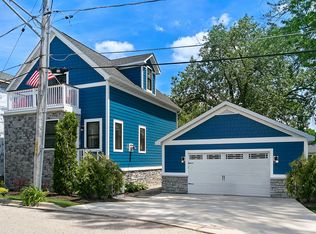 125 Manor Ln, Fox Lake, IL 60020