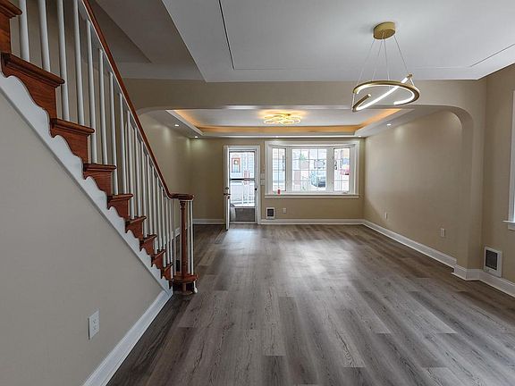 5th image of 530 Lytle St