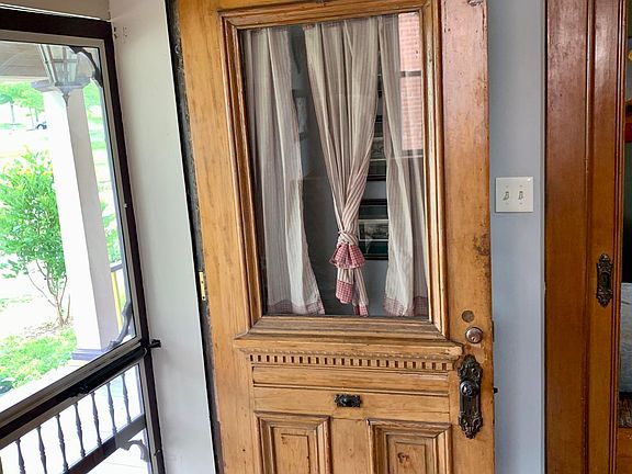 5th image of 1123 W Main St