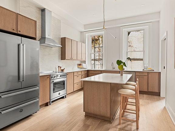 3rd image of 109 2nd Pl APT 1