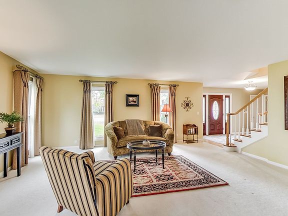 4th image of 204 Plum Grove Cir
