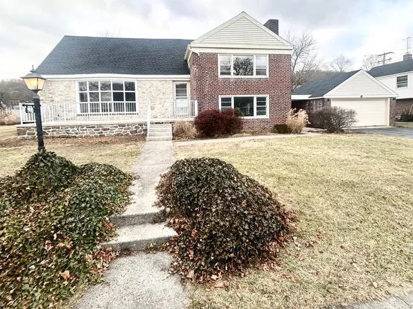 800 Penndale Ave, Reading, PA 19606