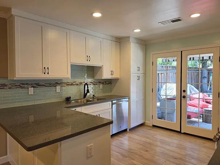 653 N Daniel Way — Photo 14