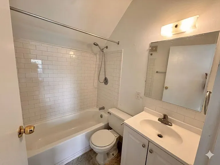 3387 Clarendon Rd #3 — Photo 4
