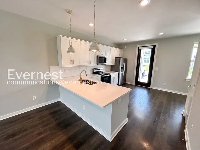 106 Ethelyne Way — Photo 3
