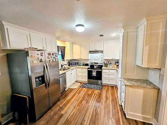 2nd image of 815 1st St