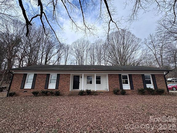 2nd image of 1511 Old Carriage Dr
