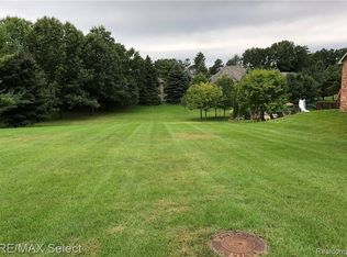 16462 Dawnlight Dr, Fenton, MI 48430