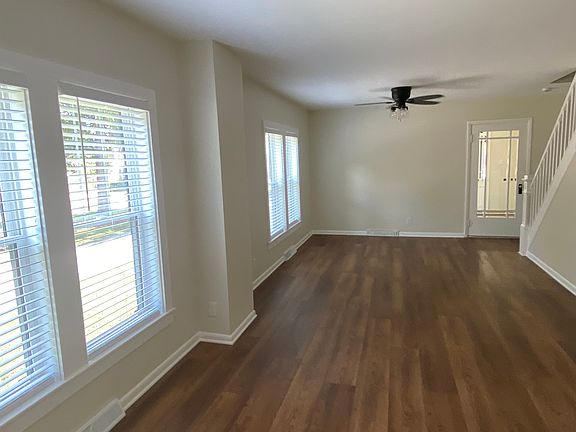 Living room/Dining area