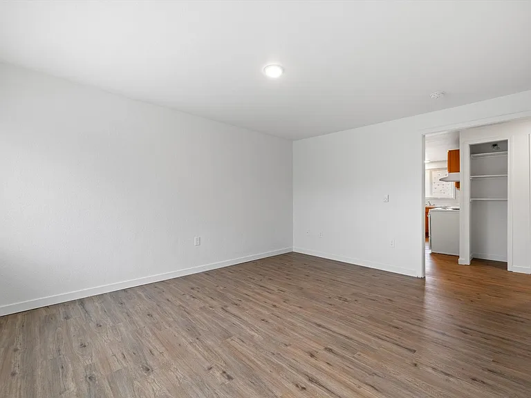 Chestnut Apartments — Photo 22