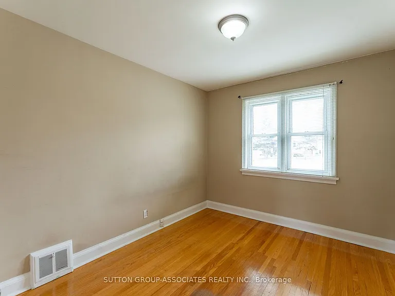 21 Deevale Rd #MAIN FL — Photo 21