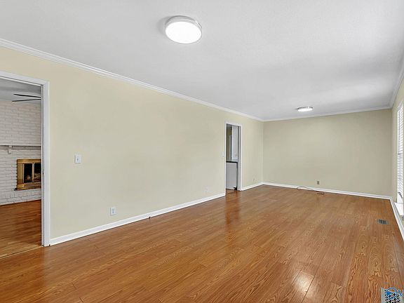 4th image of 1909 Azalea Cir SW