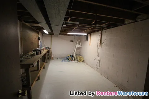 4204 Victoria St N — Photo 13