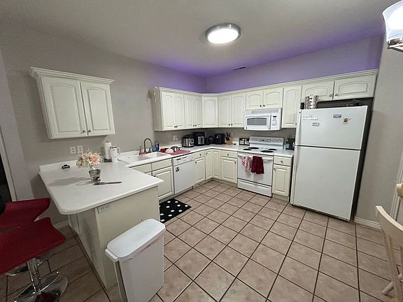 4th image of 421 N Belmont Pl #355