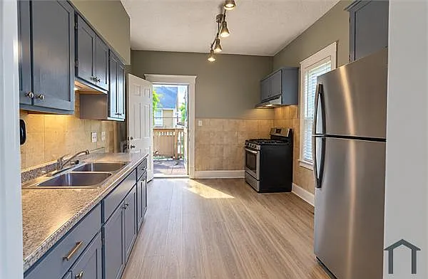 2 bed, 1000 sqft, $1,050 — Photo 4