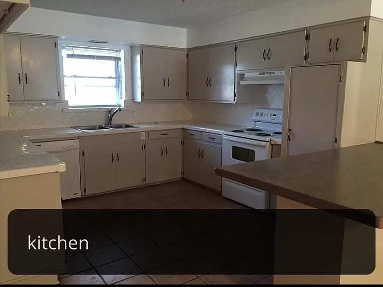 419 N Ballard Ave — Photo 12
