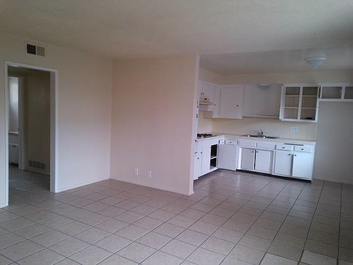 2nd image of 11523 Menlo Ave