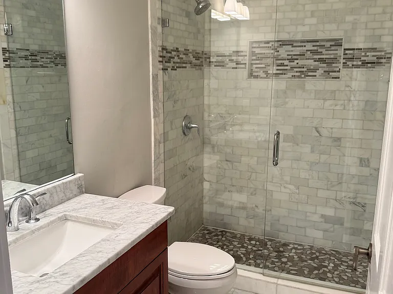 259 14th St NE #204 — Photo 16