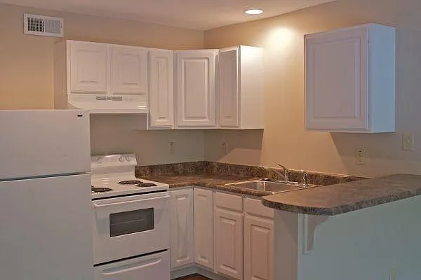 Highland Court — Photo 2
