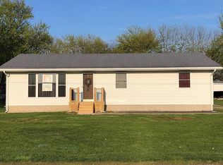 208 S 7th St, Mulberry Grove, IL 62262