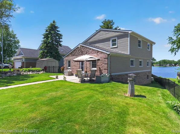 3415 Highland Blvd, Highland, MI 48356