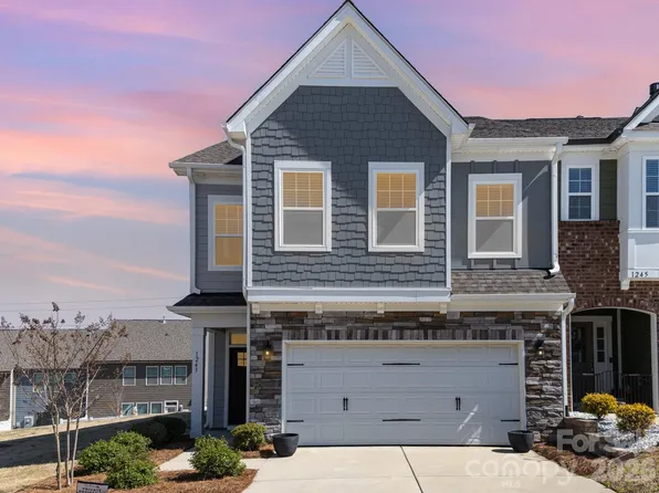 1243 Pebble Grove Dr #442, Clover, SC 29710