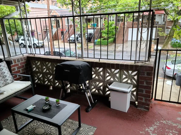 2462 E 28th St #2, Brooklyn, NY 11235