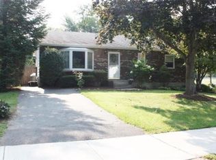 4 Teacup Cir, Albany, NY 12208