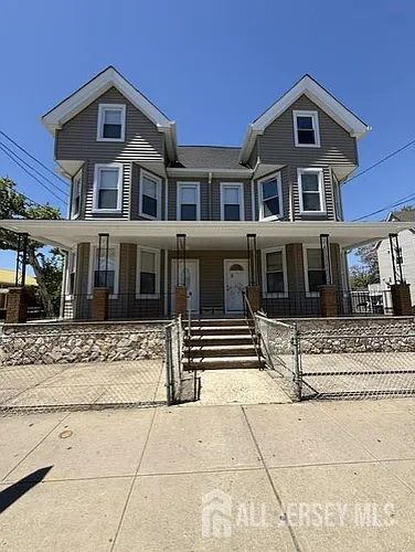 87 1st St Photo 1