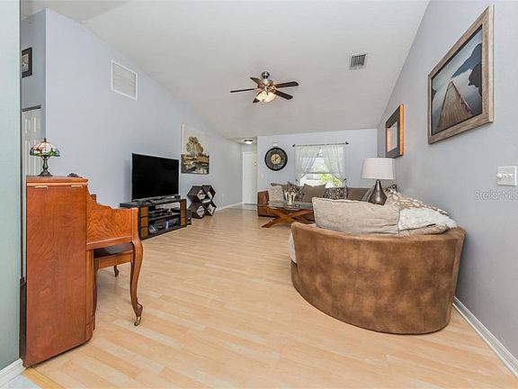 4th image of 4225 Parry Dr