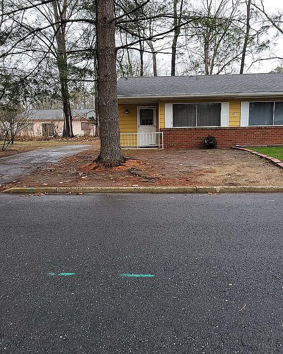 1st image of 7 Oregon Dr #B