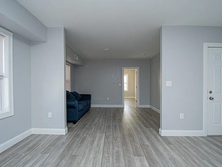 189 Oak St #3R — Photo 3
