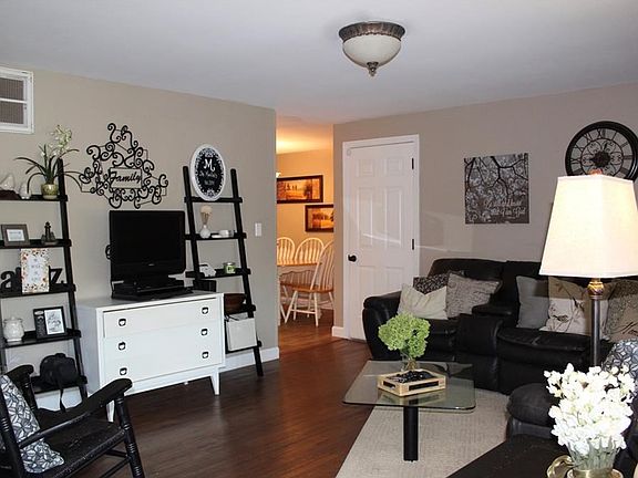 3rd image of 205 Cloverwood Dr