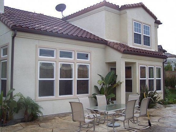 Back - sits on golf course