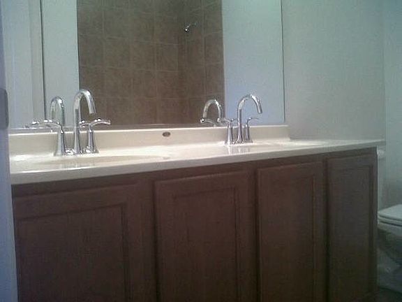 4th image of 2835 N Natoma Ave Unit 303