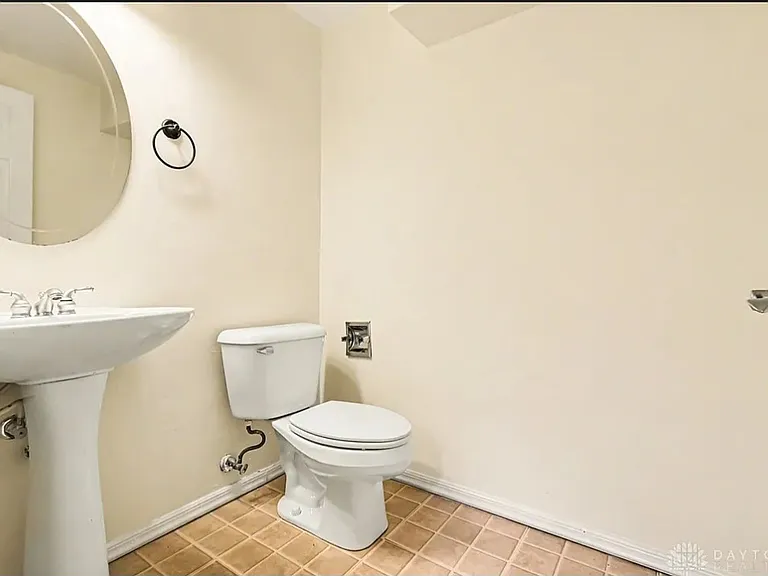Southwind Dr — Photo 16