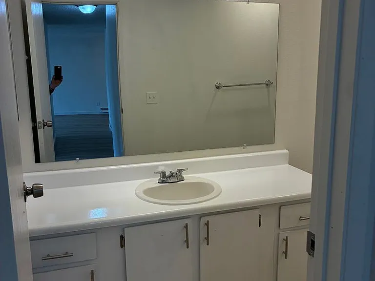 15015 Shoreline Apartments — Photo 44