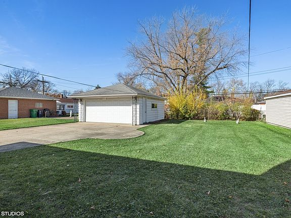 4th image of 11040 Boeger Ct