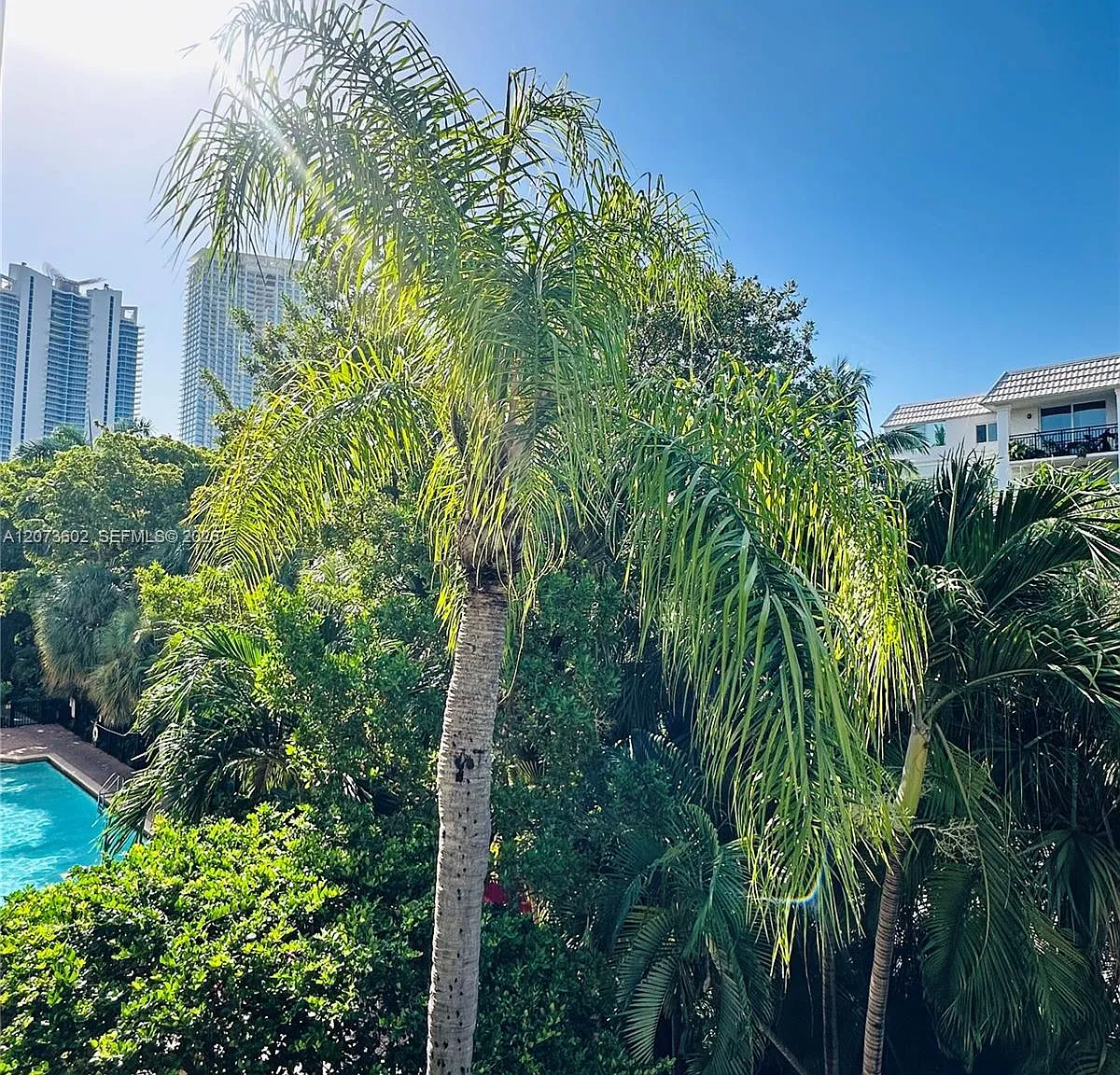 Porto Bellagio Condo — Photo 1