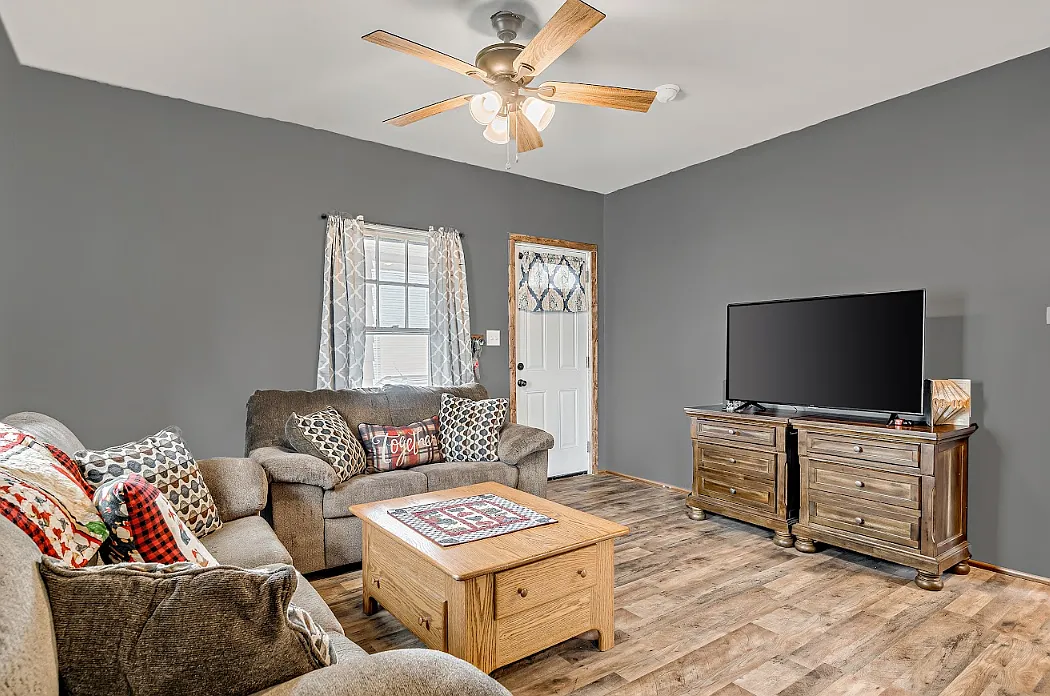2 bed, 780 sqft, $1,300 — Photo 2