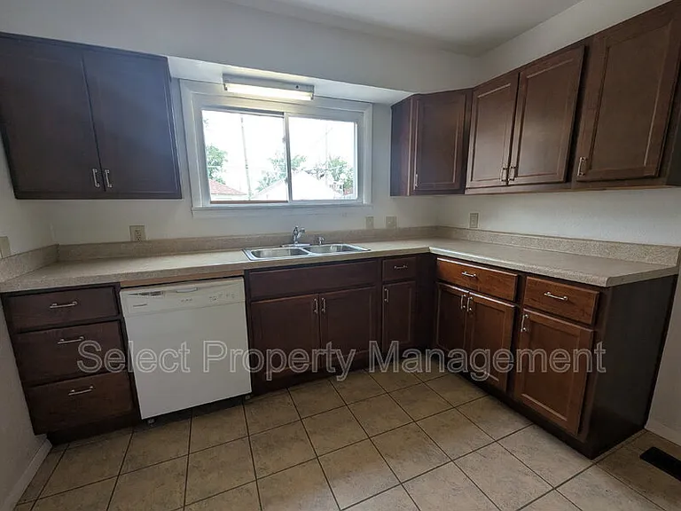 122 W Creighton Ave — Photo 11