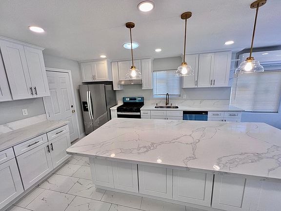 3rd image of 5256 Northridge Ave