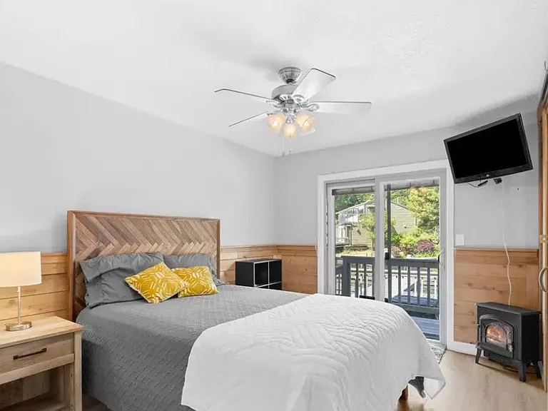 1253 NE East Lagoon Dr — Photo 10